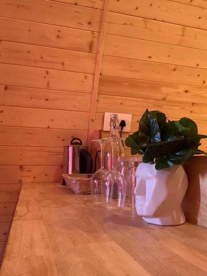 Cozy Capsules - Modern Hut Bed & Breakfast Kukkal Eksteriør bilde